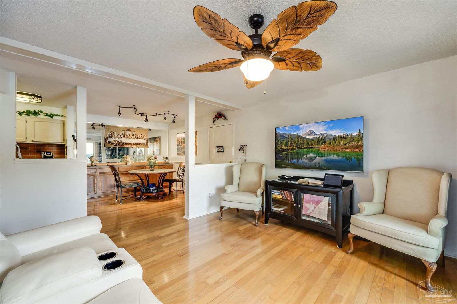 Property Photo: 2201 Scenic Hwy B3 FL 32503
