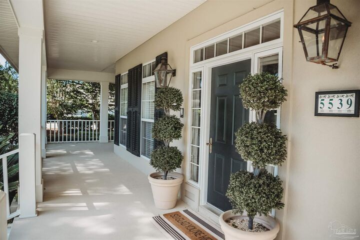 Property Photo: 5539 Oakmont Dr FL 32571