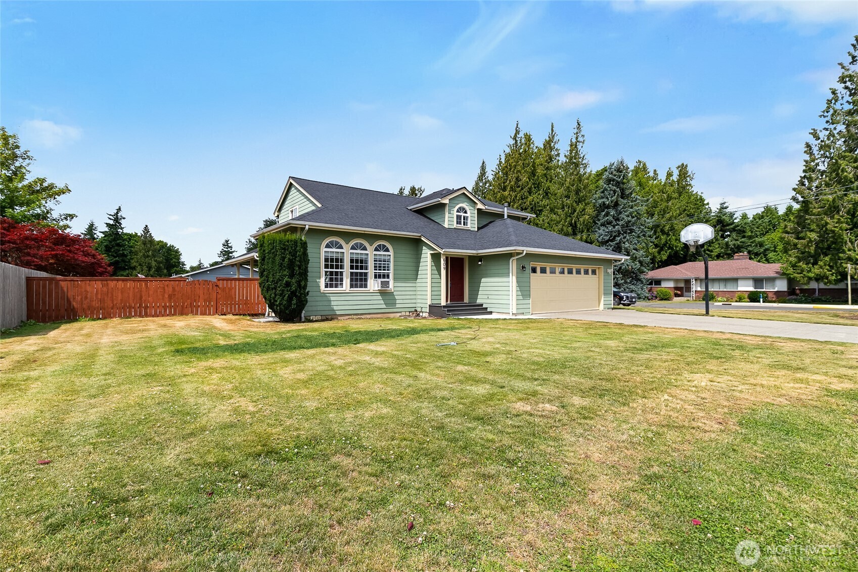 Property Photo: 609 E 4 Th Street WA 98276