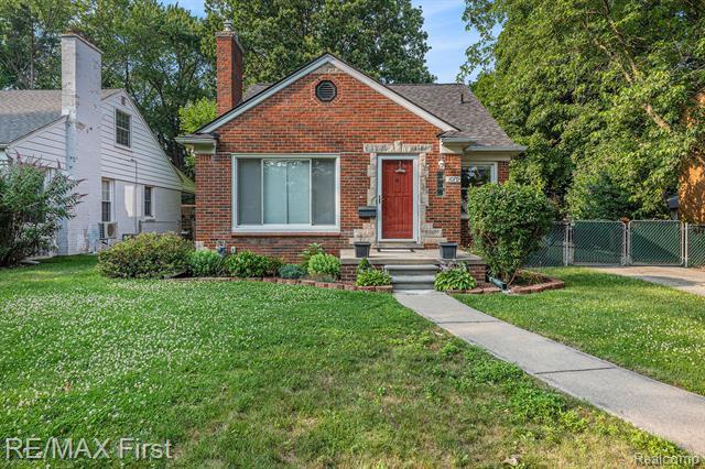 Property Photo: 1070 Hampton Road MI 48236