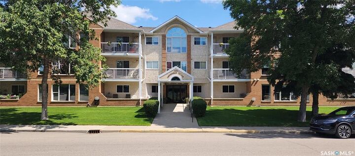 Property Photo:  320 Silverwood Road 102  SK S7K 6Y4 