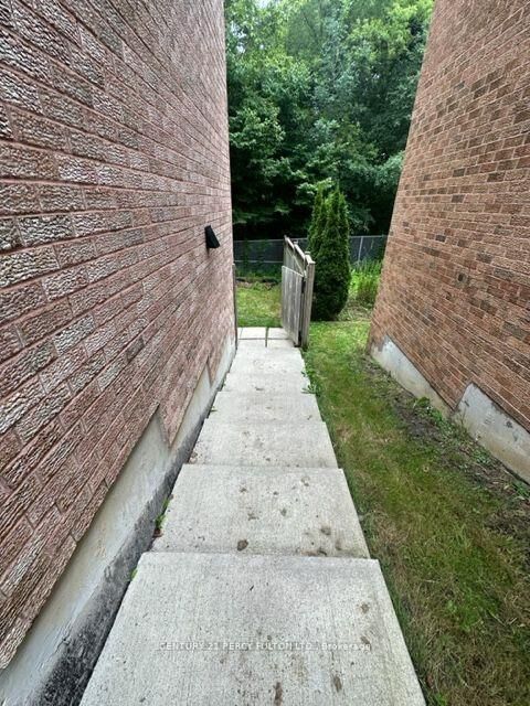 Photo de la propriété:  1115 Ridgewood Court  ON L1V 6M1