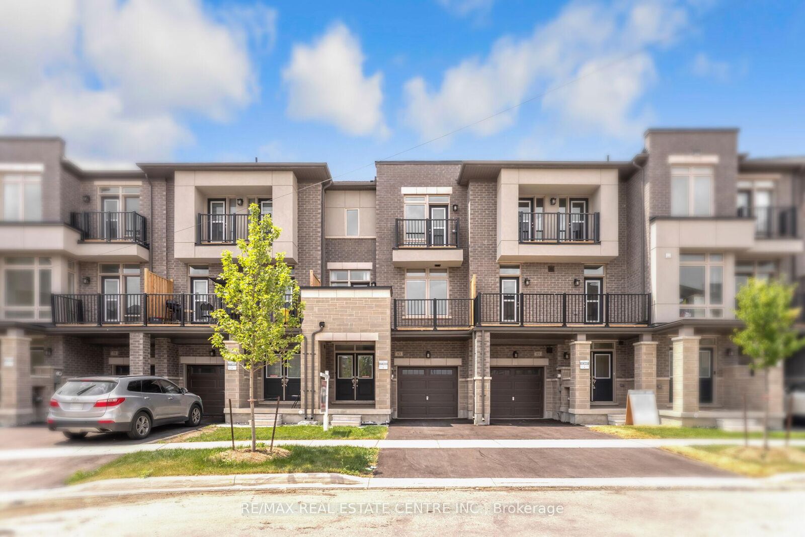 Property Photo:  83 Donald Ficht Crescent  ON L7A 5H6 
