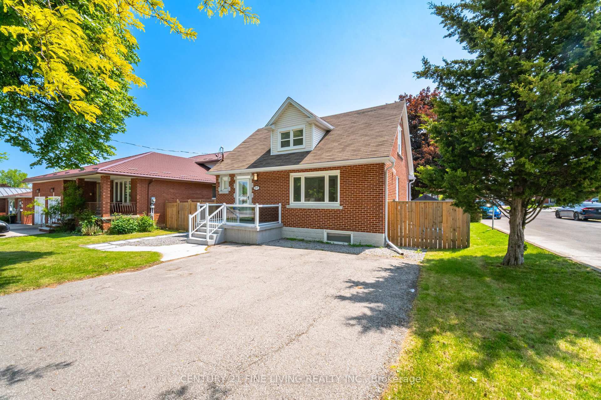 Property Photo: 619 Upper Paradise Road (Main &Amp Second Floor) ON L9C 5P5