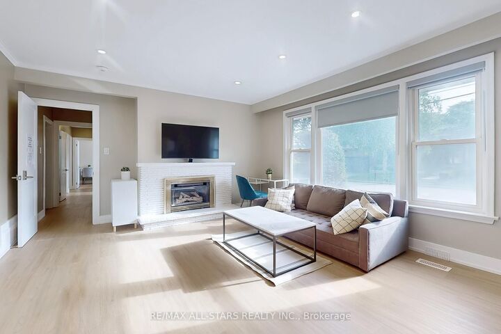 Photo de la propriété: 105 Betty Ann Drive ON M2N 1X1