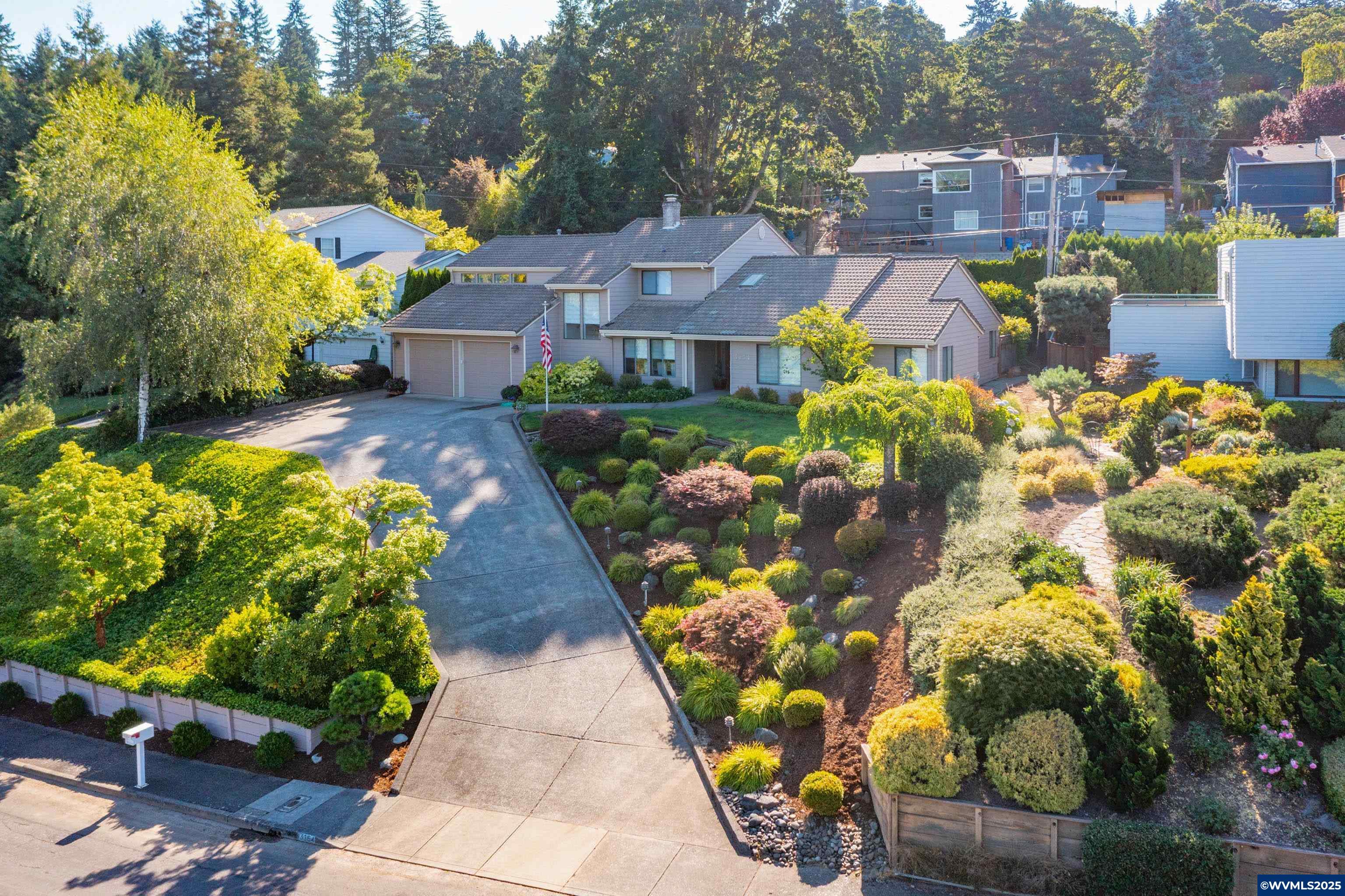 Property Photo: 3154 Camellia Dr S OR 97302