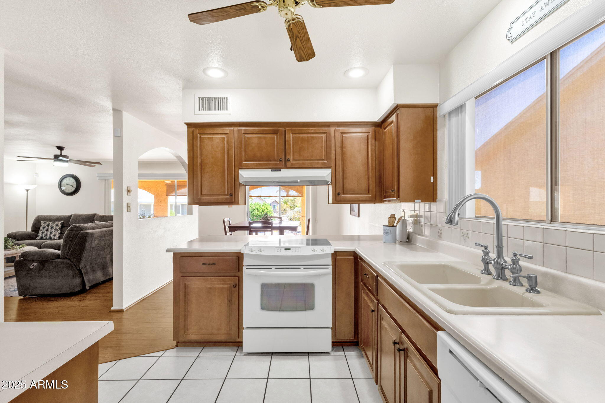 Property Photo: 932 S 79th Way AZ 85208