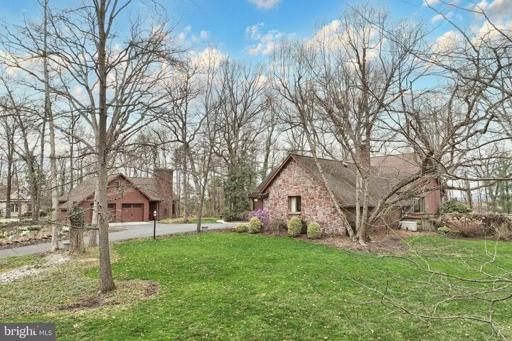 Property Photo: 10 White Oak Trail PA 17325
