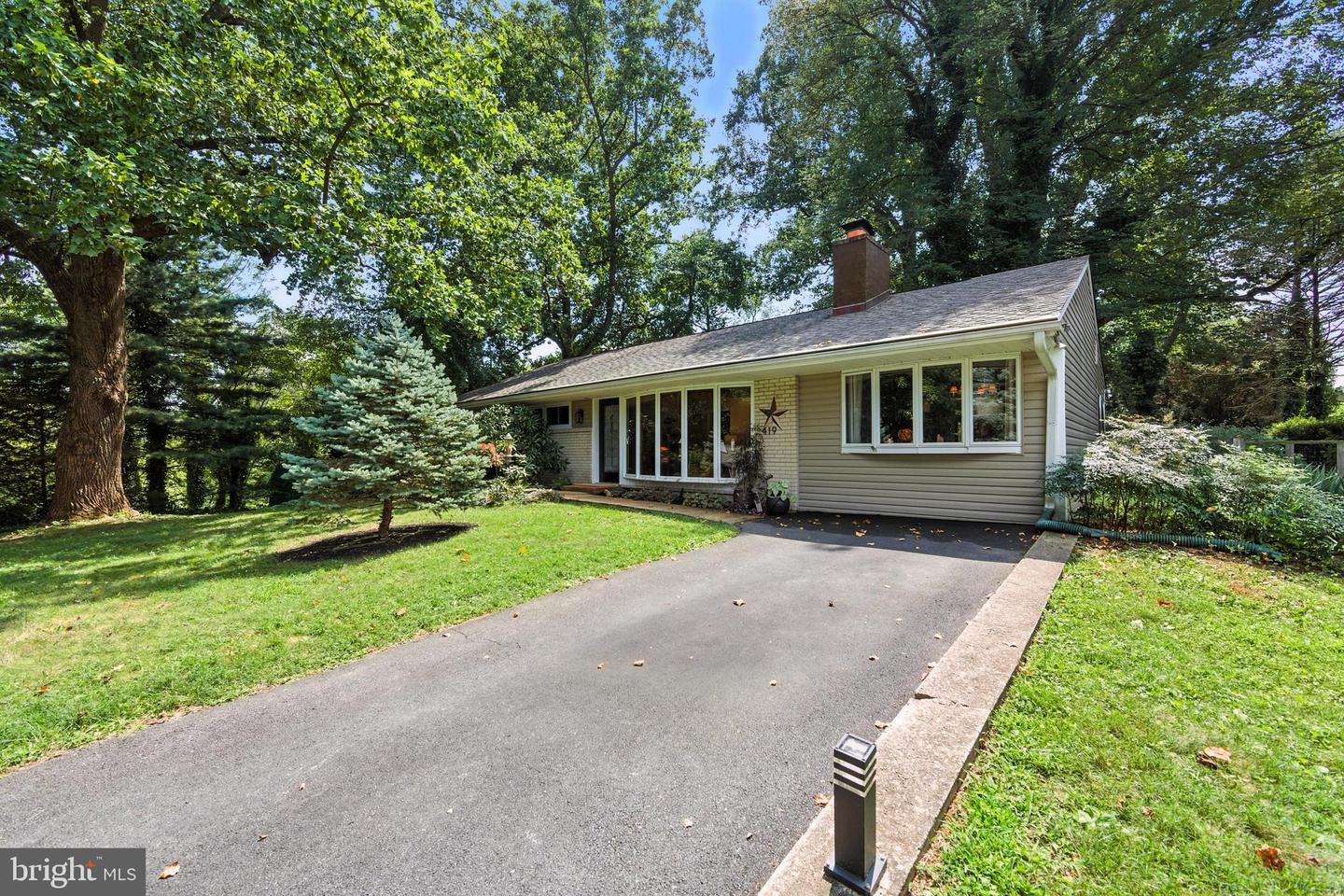 Property Photo:  419 Meadowhurst Lane  PA 19063 