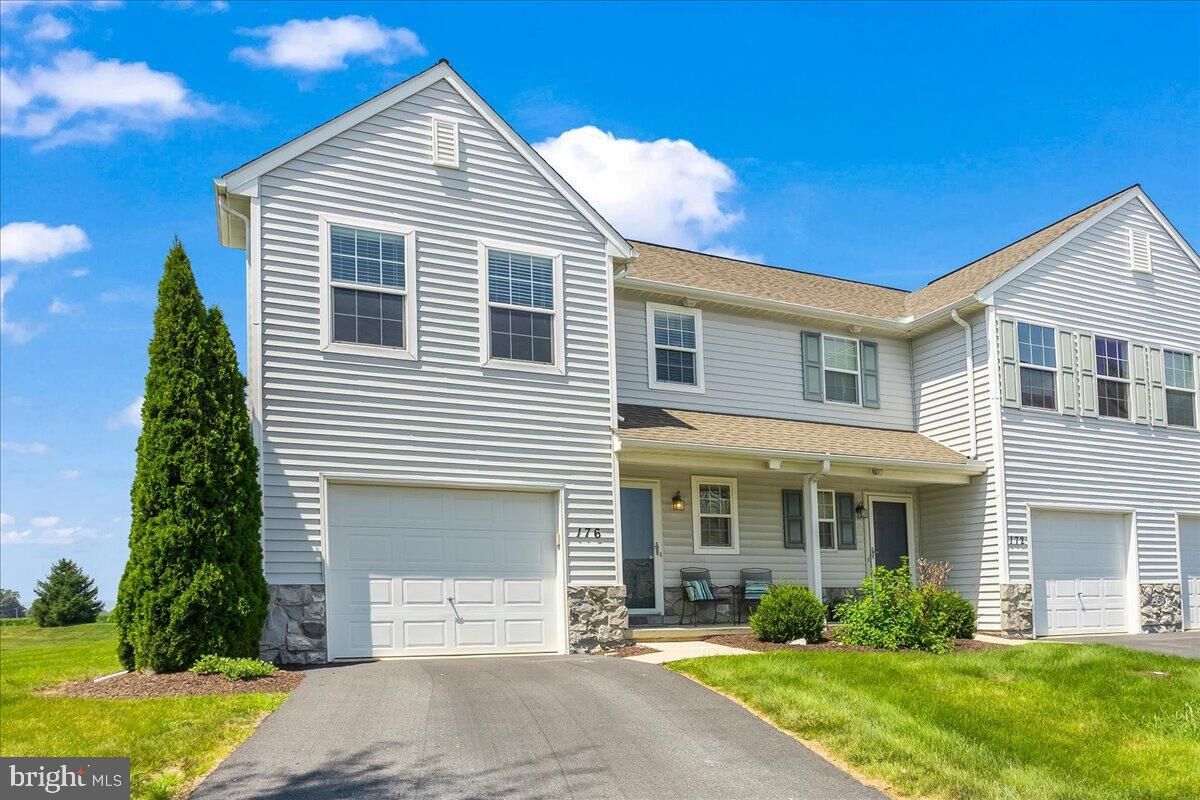 Property Photo: 176 N Village Cir U-0102 Circle PA 17078