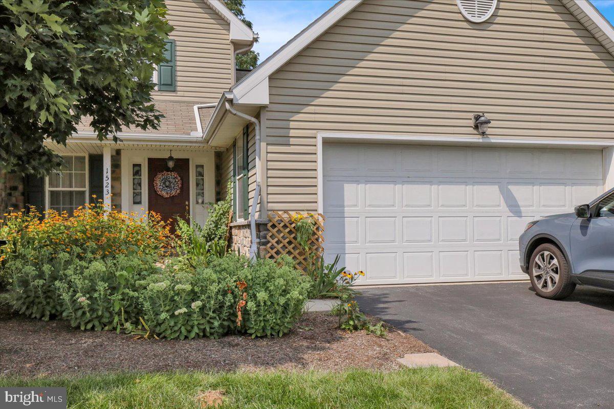 Property Photo:  1523 Hickory Run Court  PA 17022 