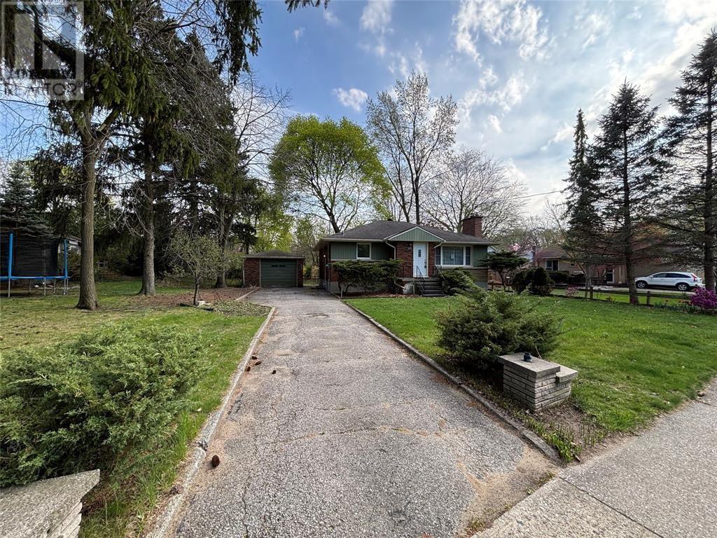 Photo de la propriété: 501 Hollywood Place ON N7V 2H9