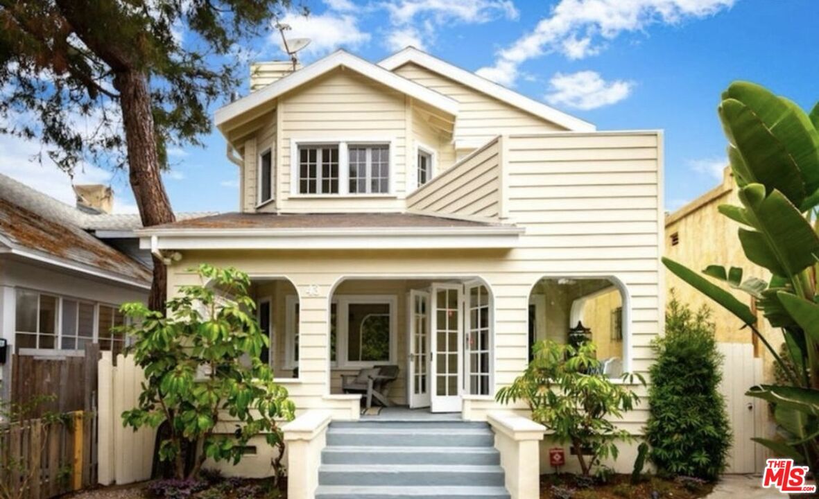 Property Photo:  43 Park Ave  CA 90291 