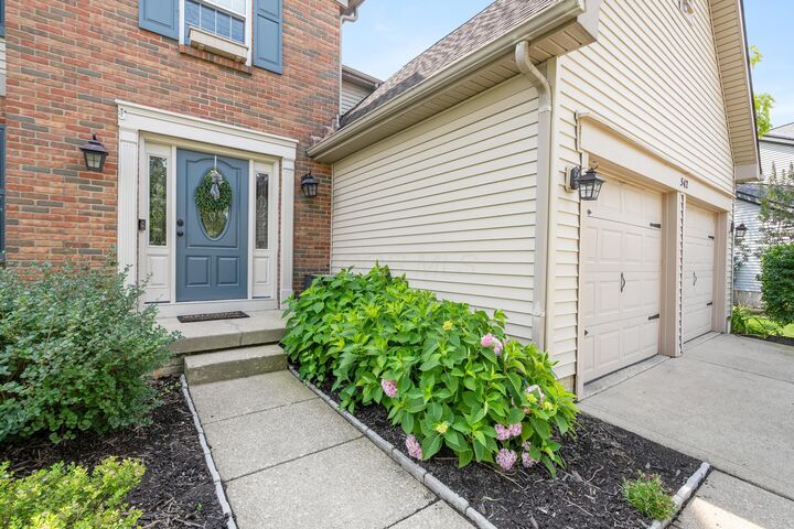 Property Photo: 542 Woodfield Court OH 43230