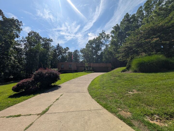 Property Photo: 5220 Hampton Court OH 43701