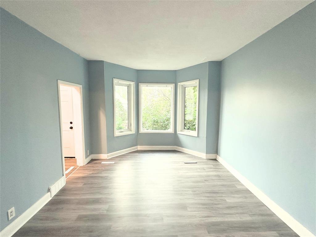 Property Photo: 939 Selkirk Avenue MB R2X 0B9