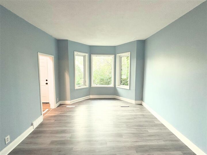 Property Photo:  939 Selkirk Avenue  MB R2X 0B9 