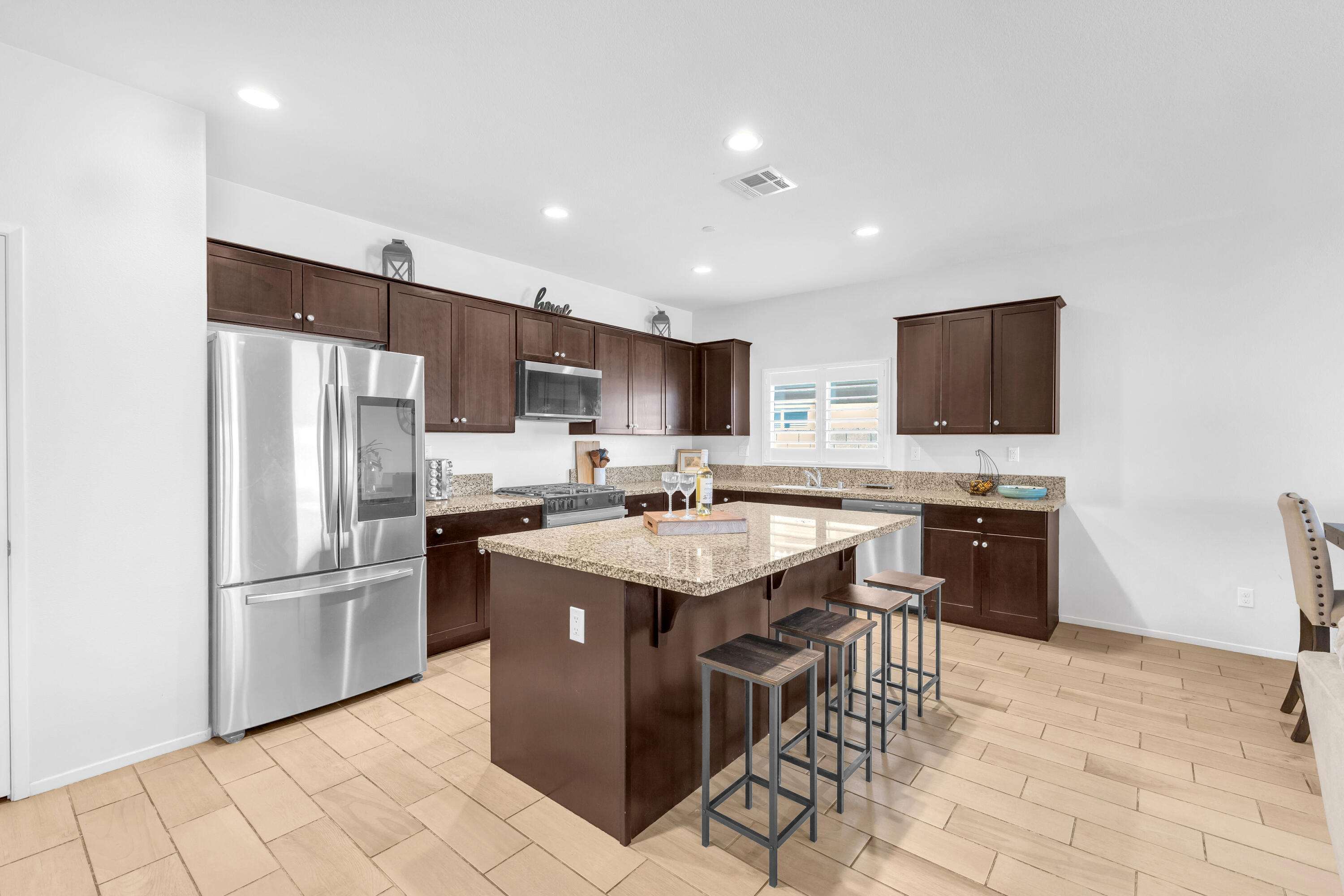 Property Photo:  42525 Saragoza Court  CA 92203 