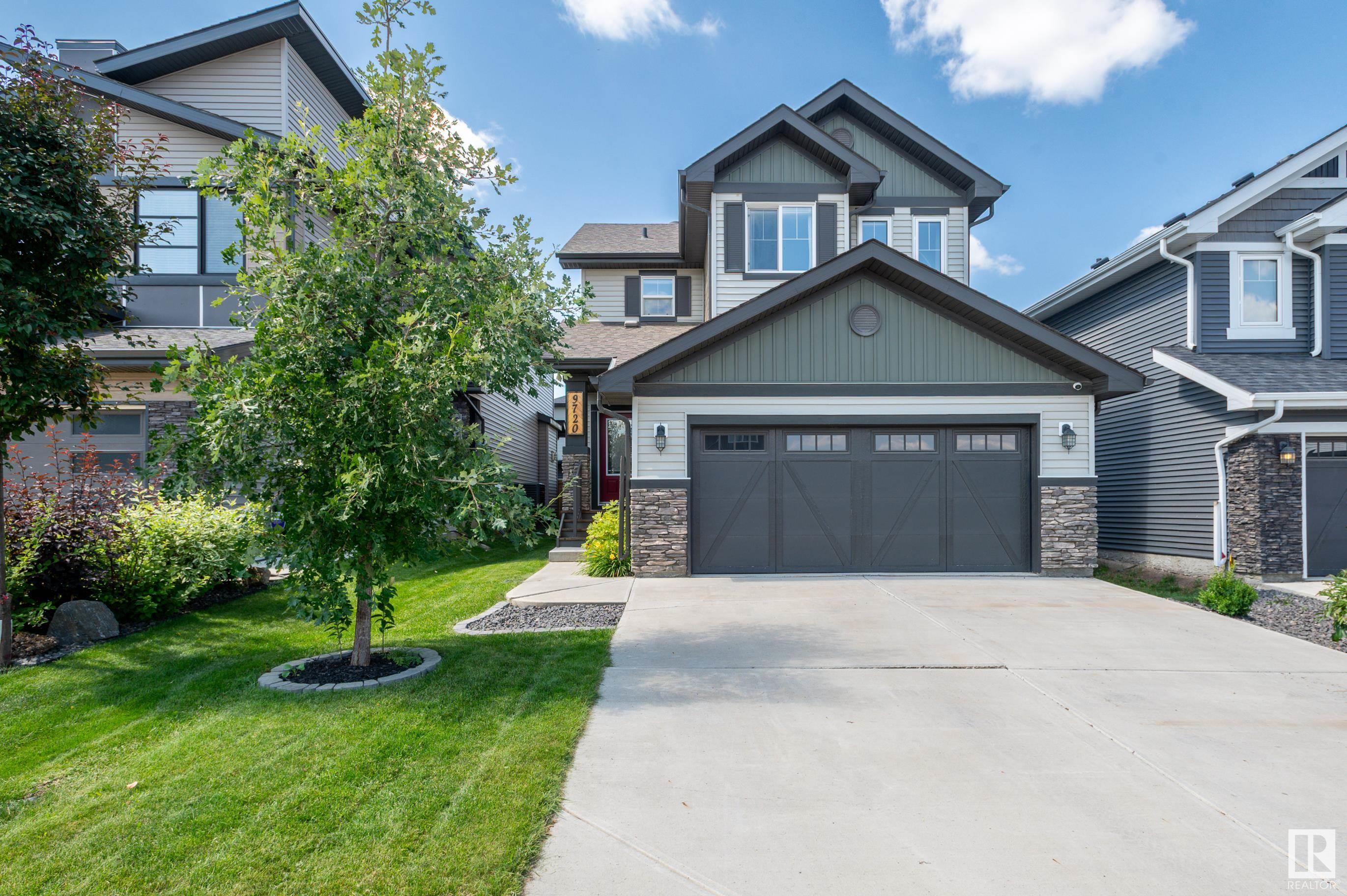 Photo de la propriété: 9720 223 Street NW AB T5T 7B7