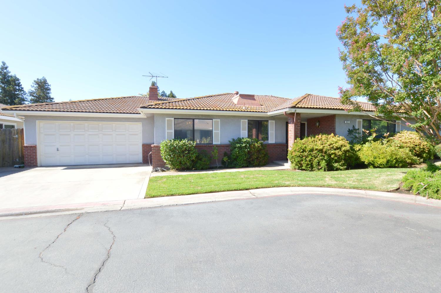 Property Photo:  857 E Fallbrook Avenue  CA 93720 