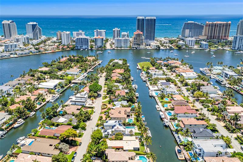 Property Photo: 2518 Barcelona Dr FL 33301