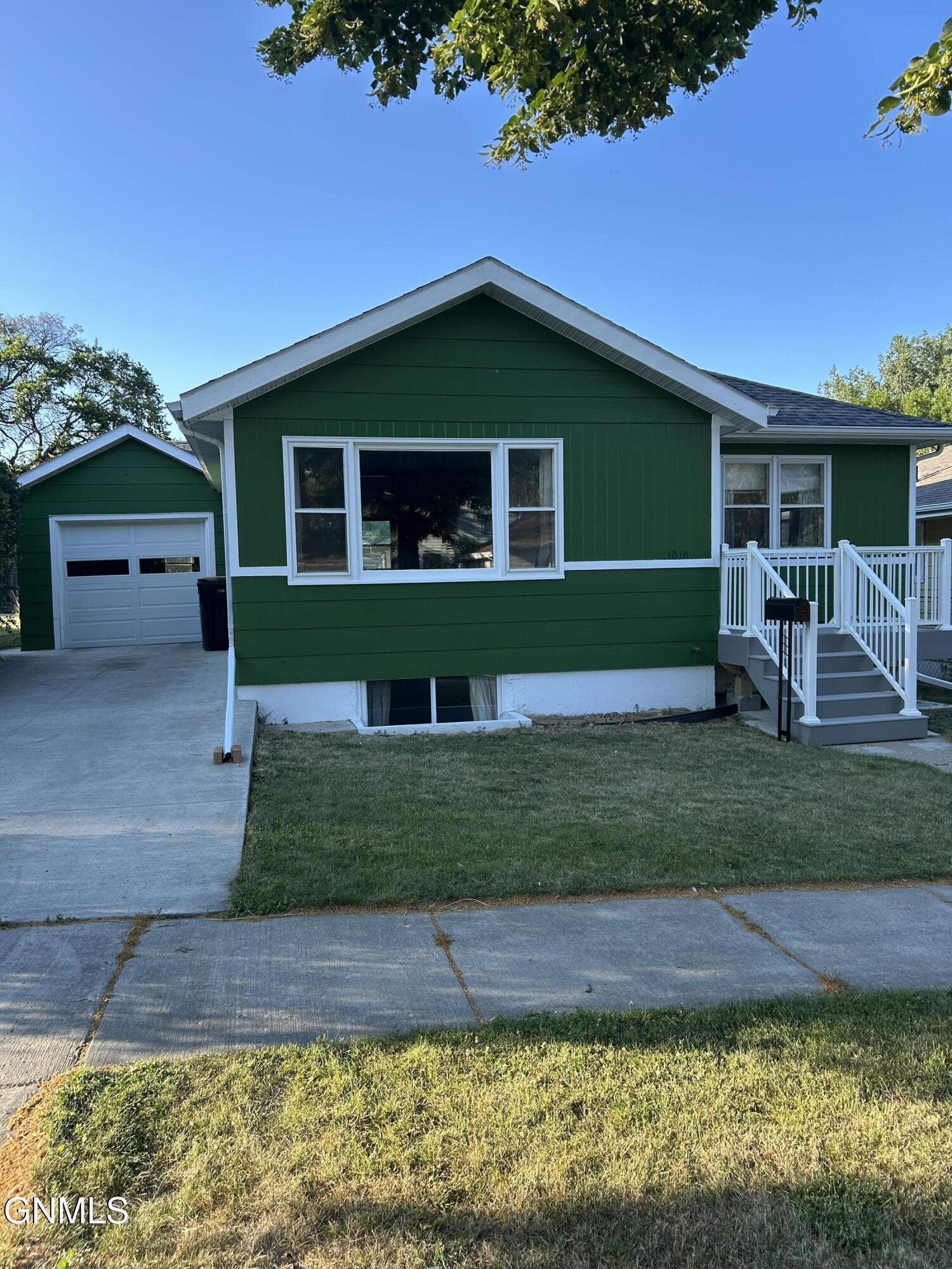 1818 E Ave D  Bismarck ND 58501 photo