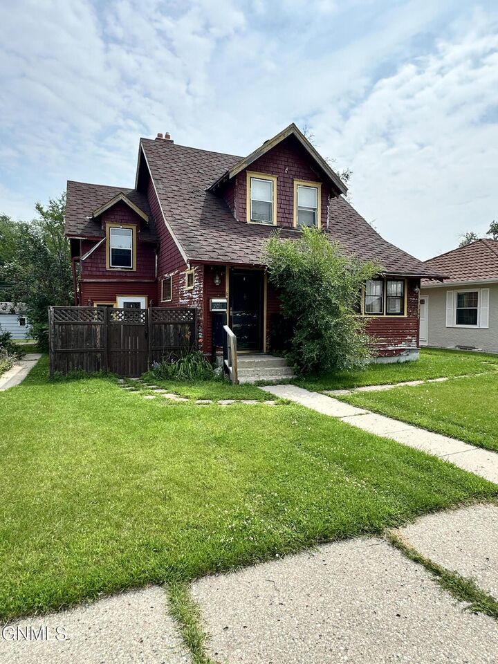 Property Photo: 707 5th Avenue SE ND 58401