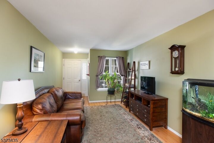 Property Photo:  6 Dewitt Ln  NJ 08844 