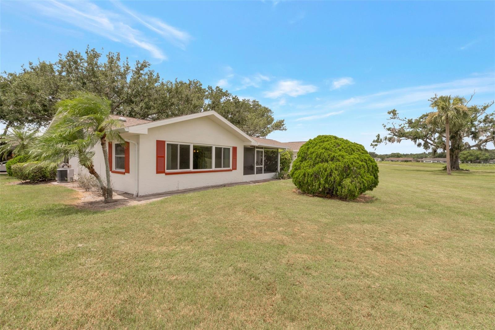Property Photo: 1005 Harefield Circle 43 FL 33573