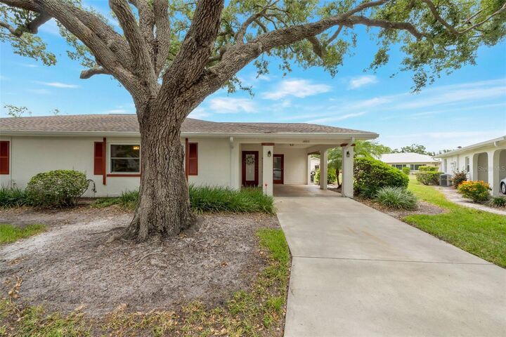 Property Photo:  1005 Harefield Circle 43  FL 33573 