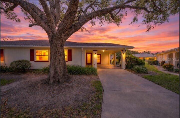 Property Photo:  1005 Harefield Circle 43  FL 33573 