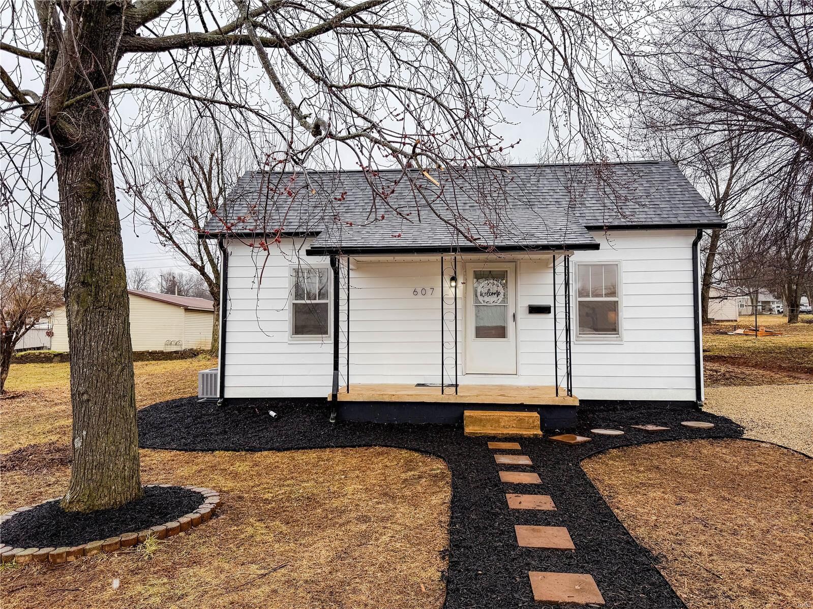 Property Photo: 607 3rd Street MO 63601