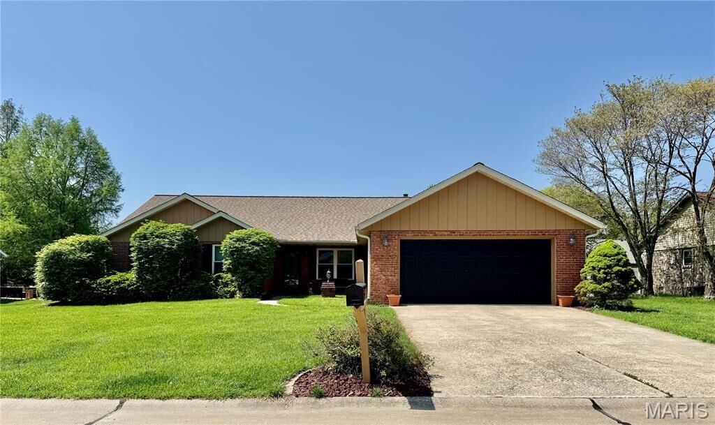 Property Photo:  1725 Spruce Hill Drive  IL 62221 