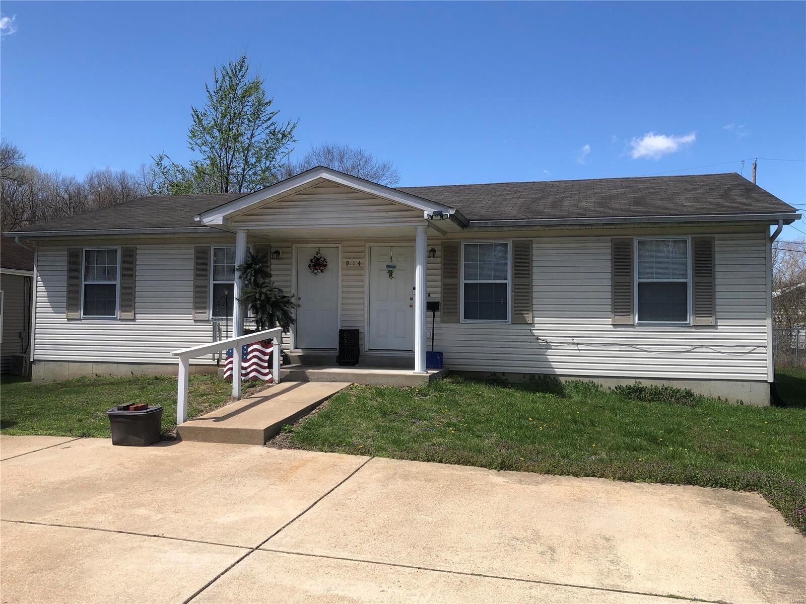 Property Photo: 914 S 3rd Street A &Amp B MO 63020