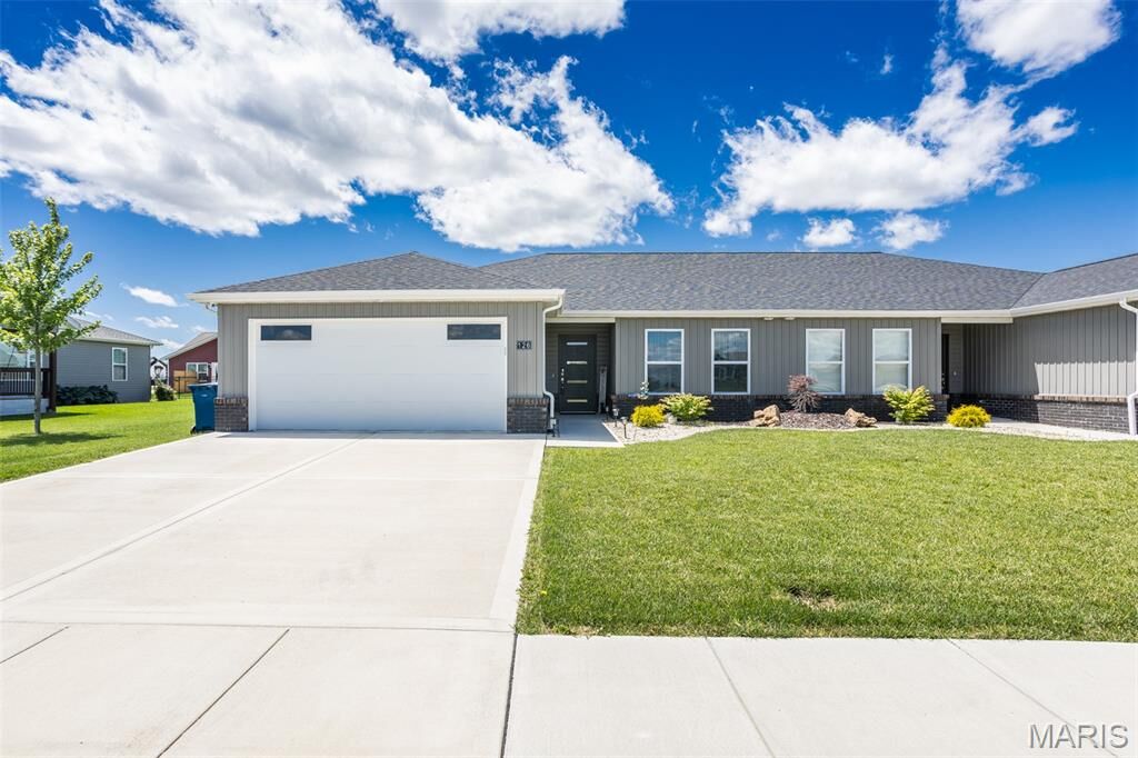 Property Photo:  126 Bridgeport Drive  IL 62067 