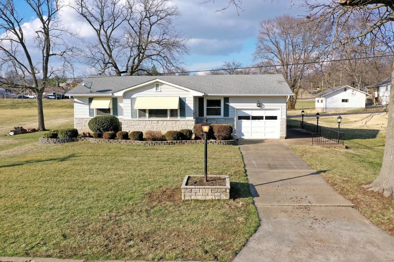 Property Photo:  1011 Landwehr Lane  MO 63137 