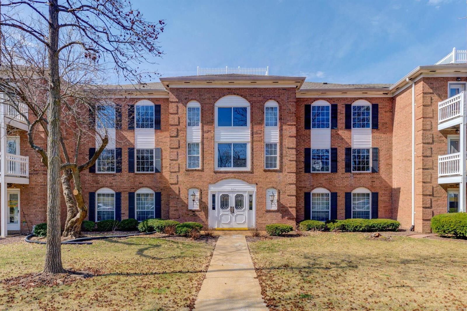 Property Photo:  974 Claytonbrook Drive 1E  MO 63011 