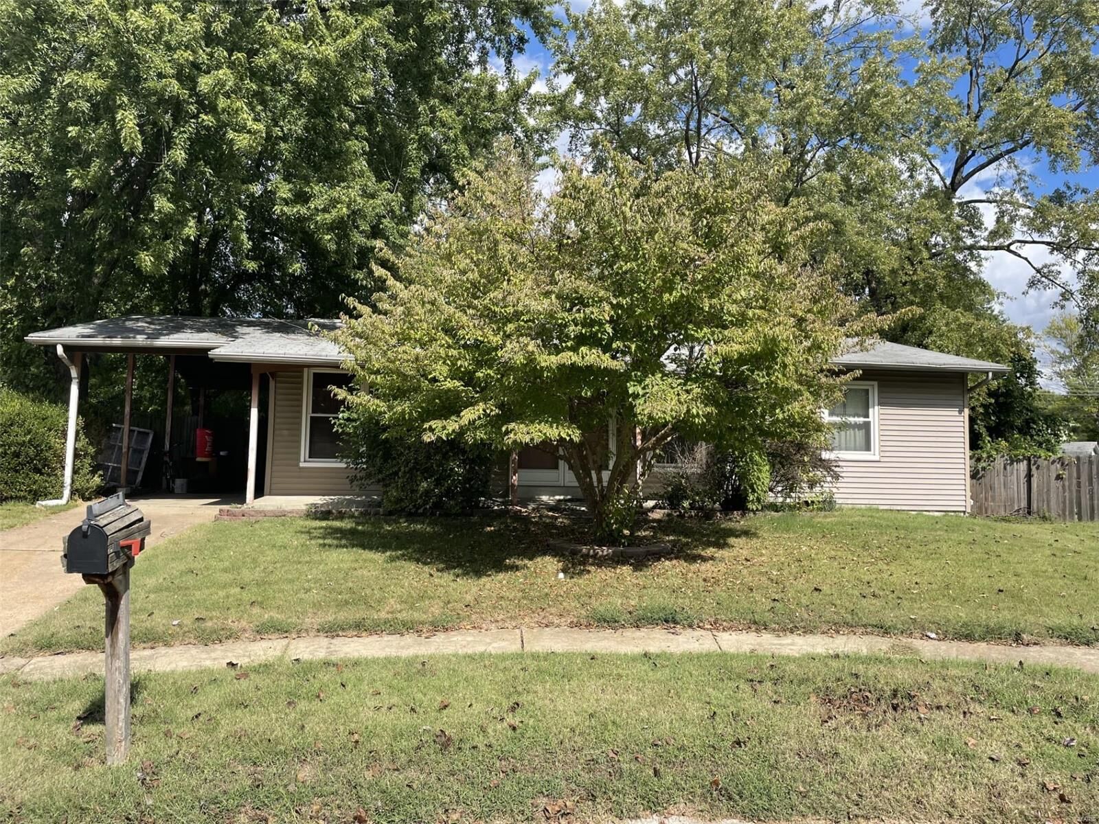 Property Photo: 1076 Armada Court MO 63031