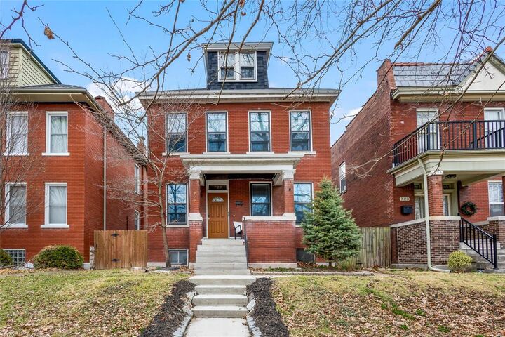 727 Dover Place  St Louis MO 63111 photo