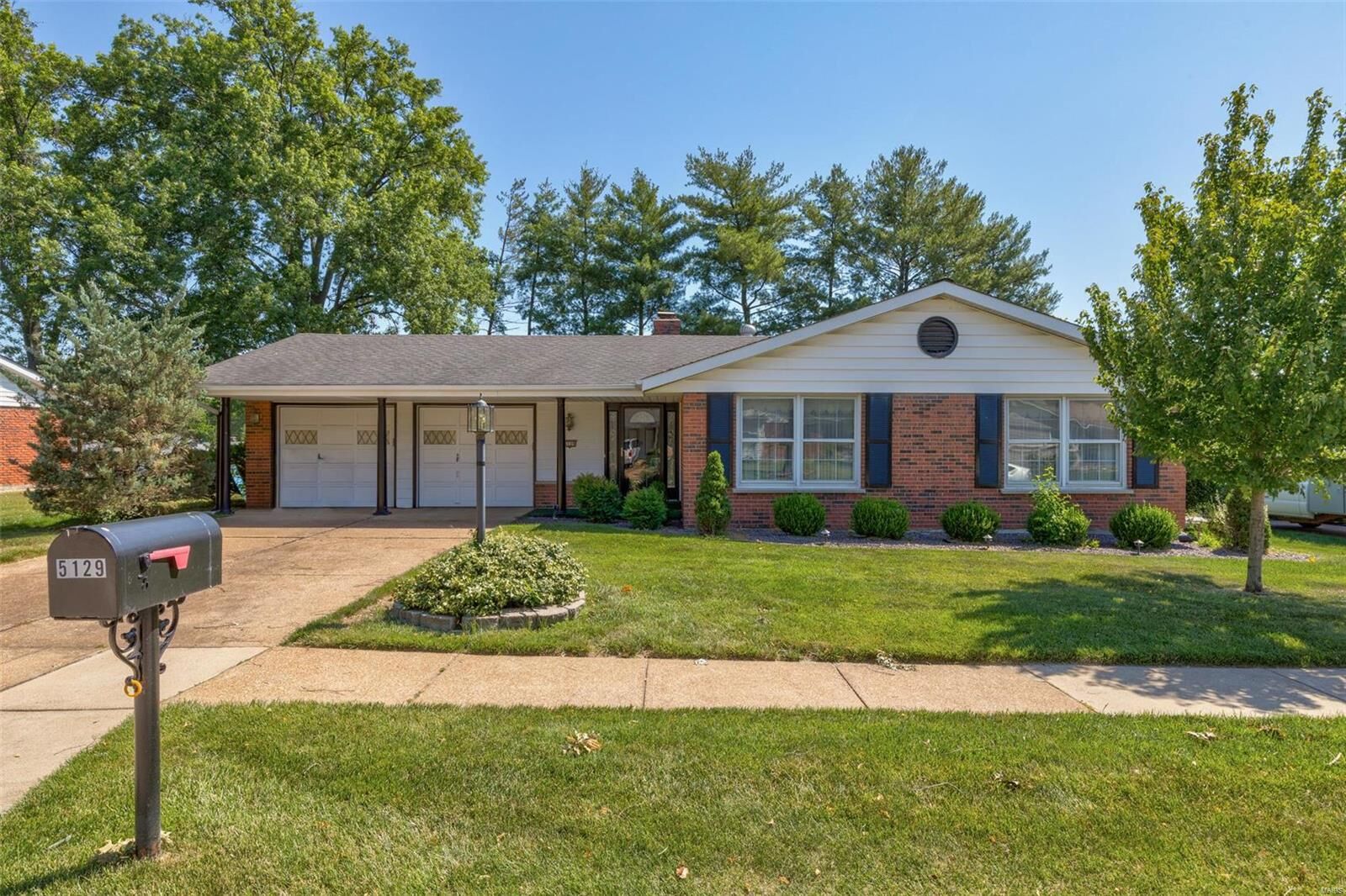 Property Photo: 5129 Towne Centre Drive MO 63128