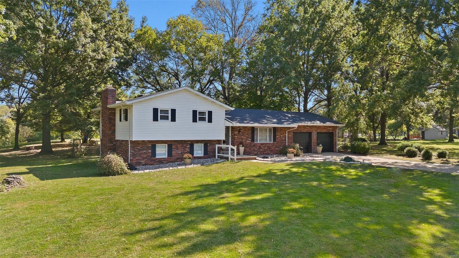 Property Photo:  5518 Oak Street  IL 62249 