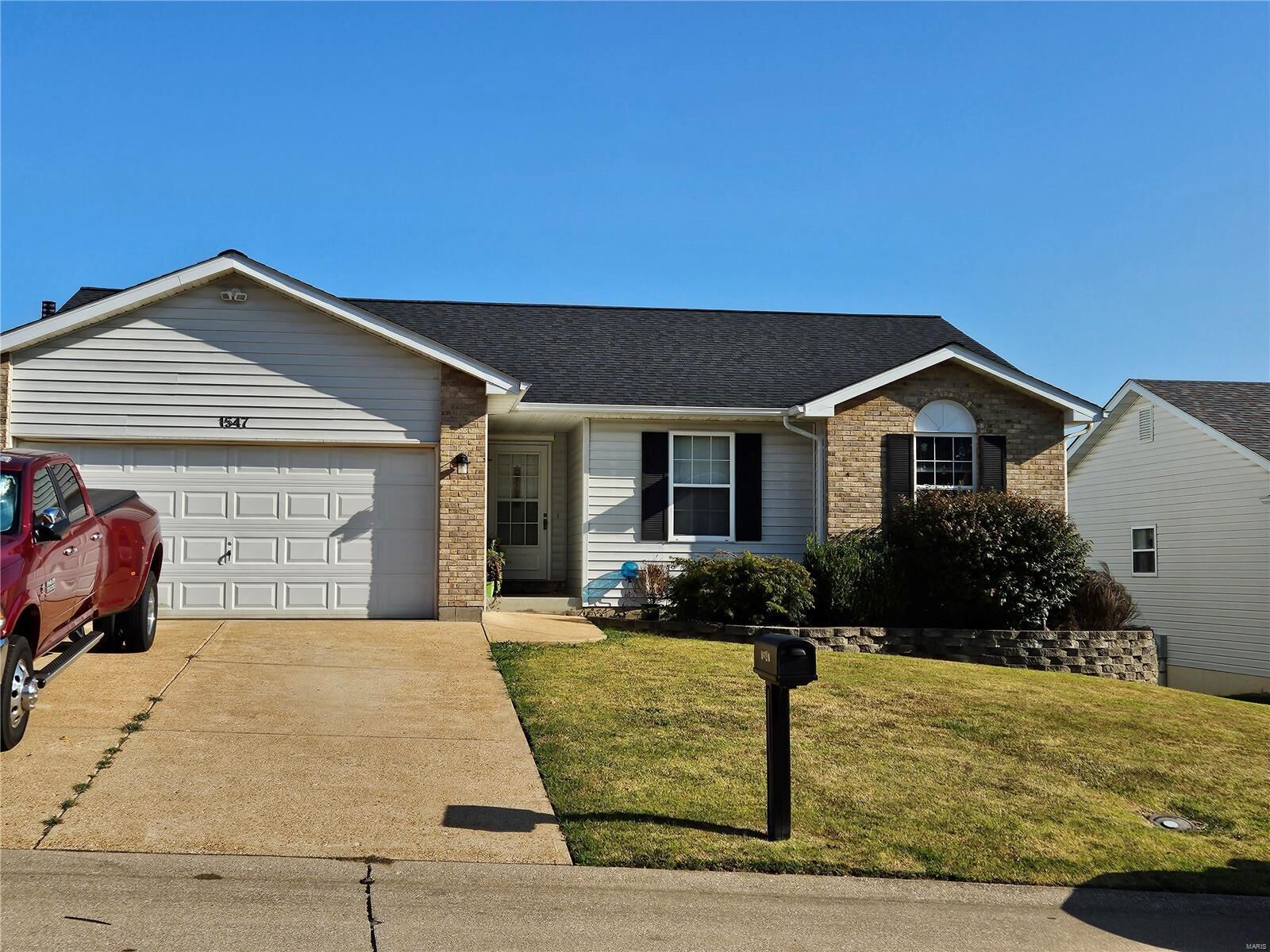 Property Photo:  1547 Robert Thompson Drive  MO 63028 