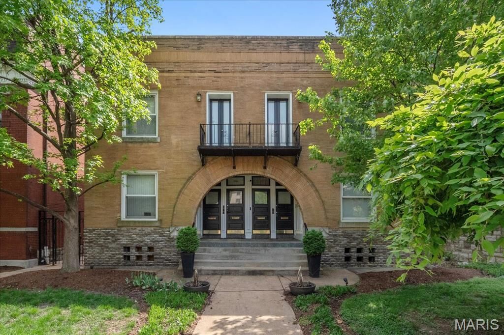 Property Photo:  4362 Maryland A  MO 63108 