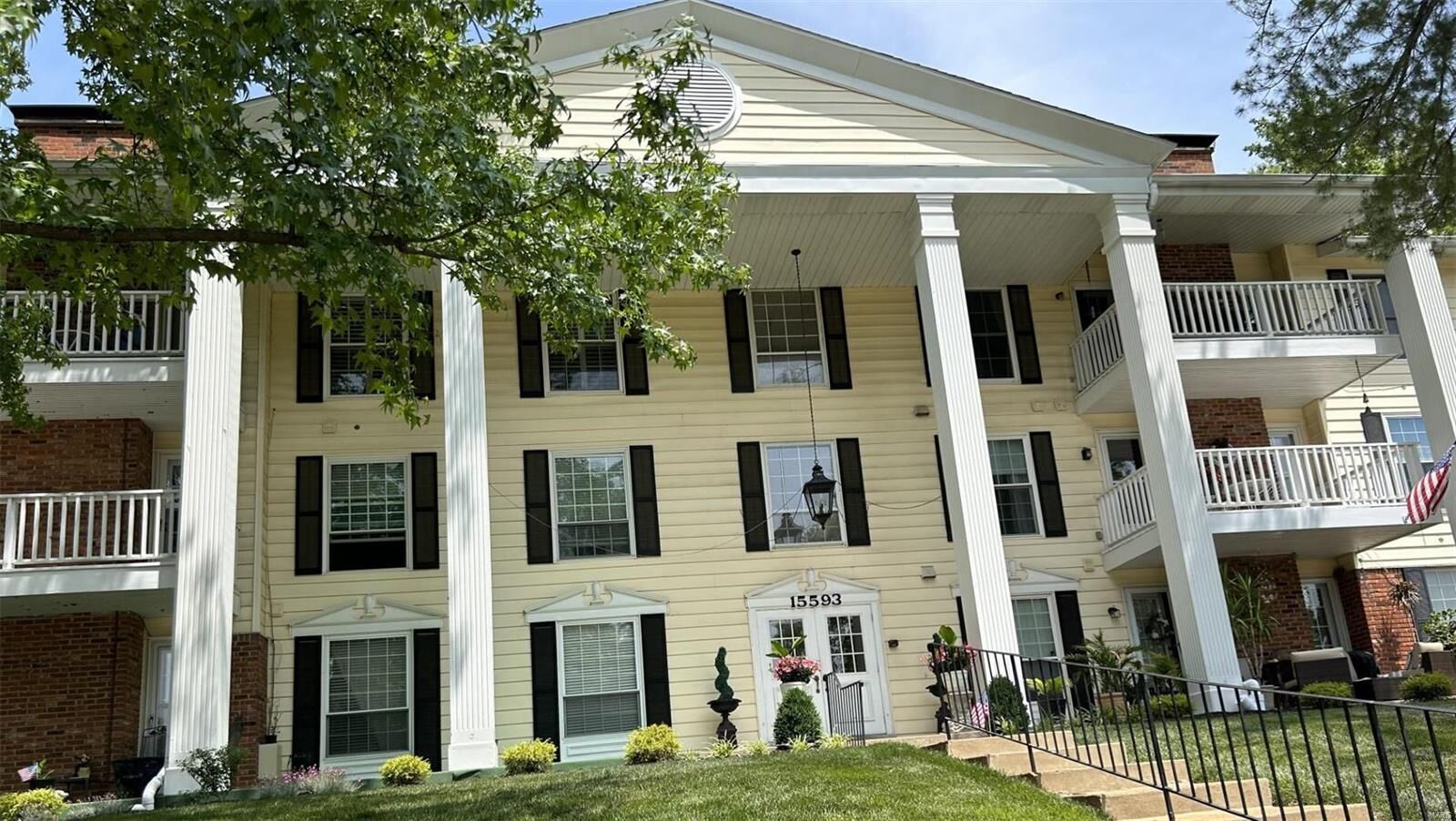 Property Photo: 15593 Bedford Forge Drive 5 MO 63017