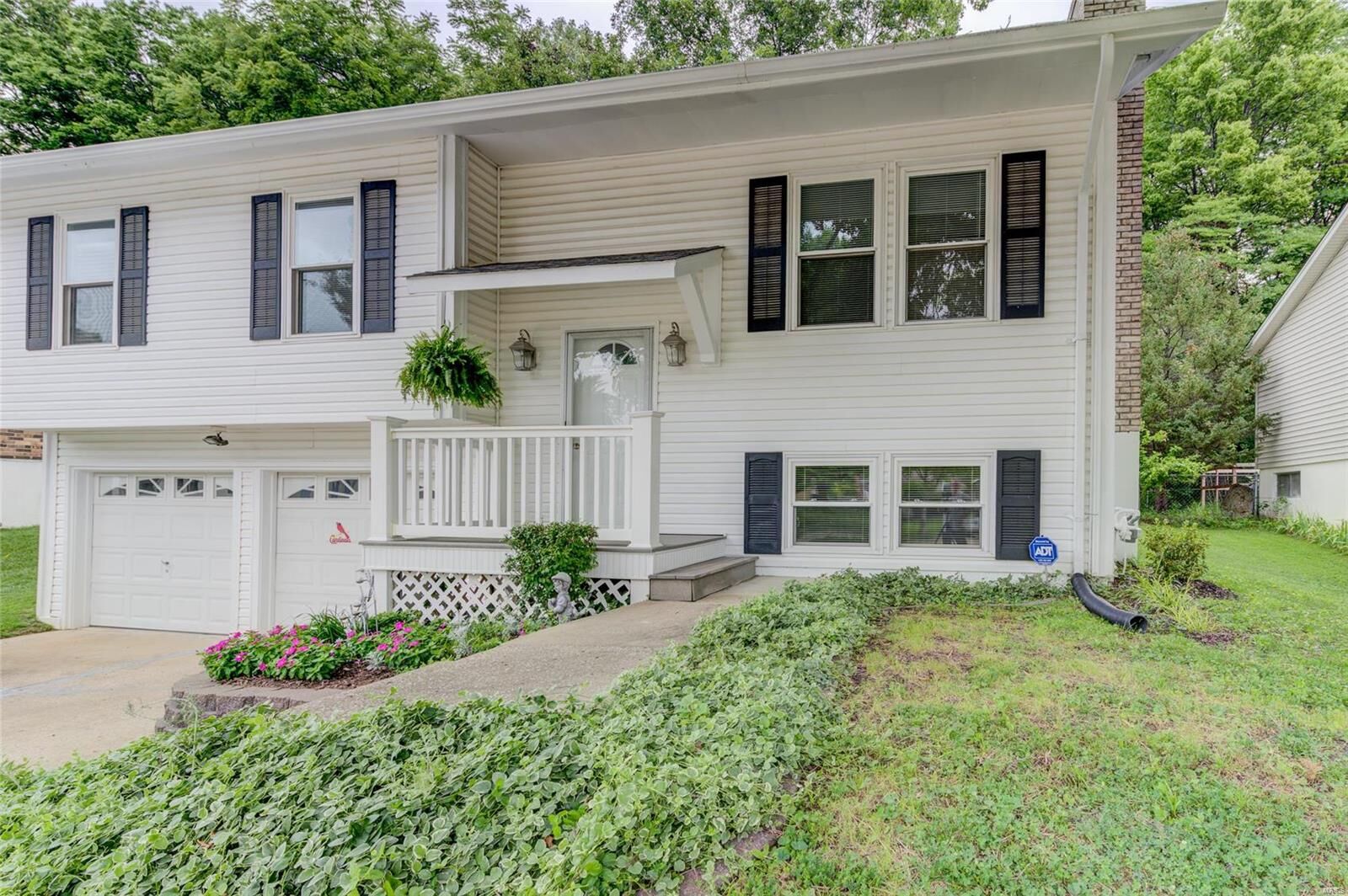 Property Photo: 11953 Meadow Run Court MO 63043