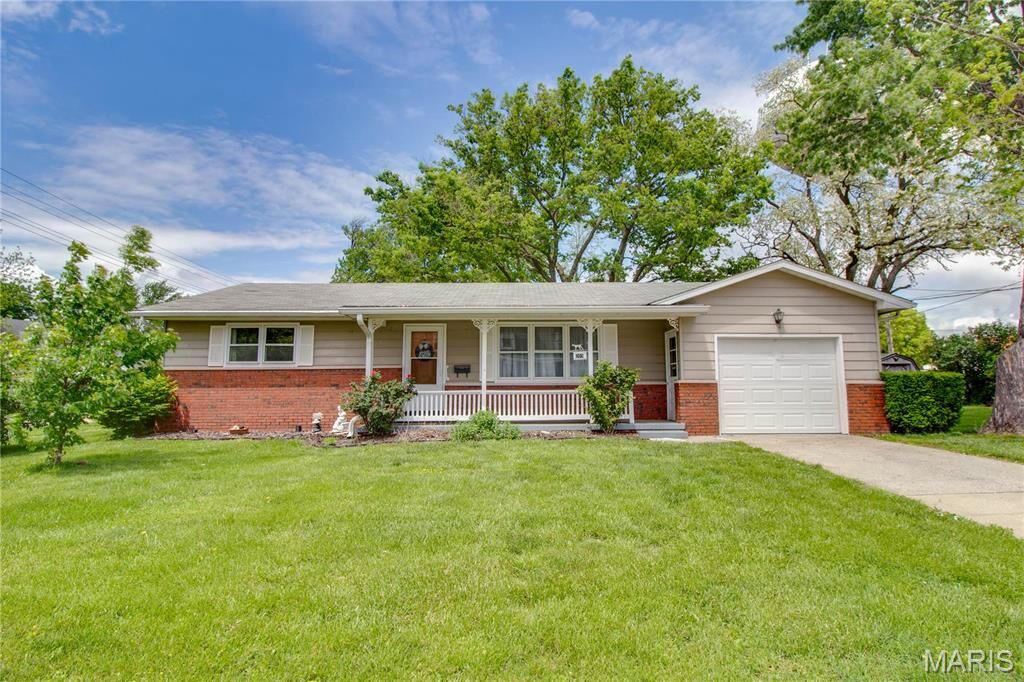 Property Photo:  205 W Prairie Street  IL 62052 