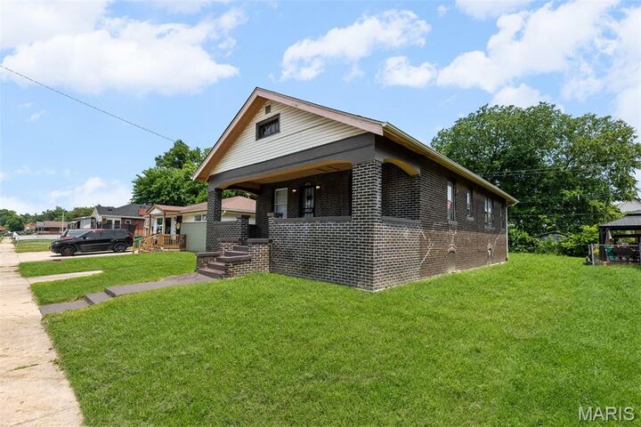 Property Photo:  636 Post Place  IL 62205 