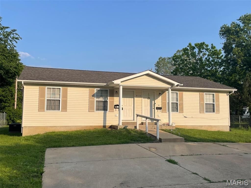 Property Photo: 914 So 3rd Street A &Amp B MO 63020