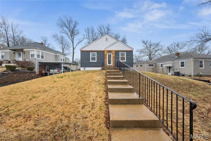Property Photo:  2808 Chadwick Drive  MO 63121 