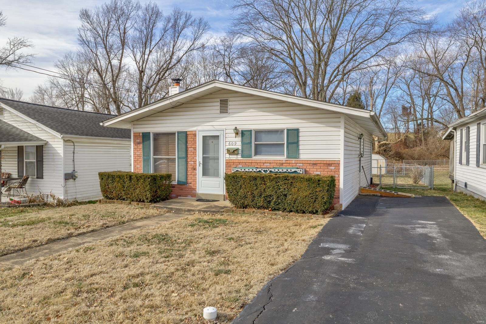 Property Photo: 609 Valentine Street MO 63028